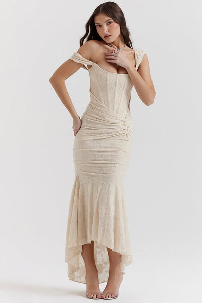 Zoey – Elegant Dress with Defined Waist
